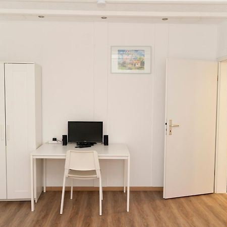 Frisch Renovierte 2-Zimmer-Wohnung Moenchengladbach Exterior foto