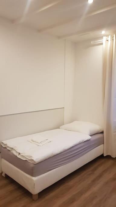 Frisch Renovierte 2-Zimmer-Wohnung Moenchengladbach Exterior foto