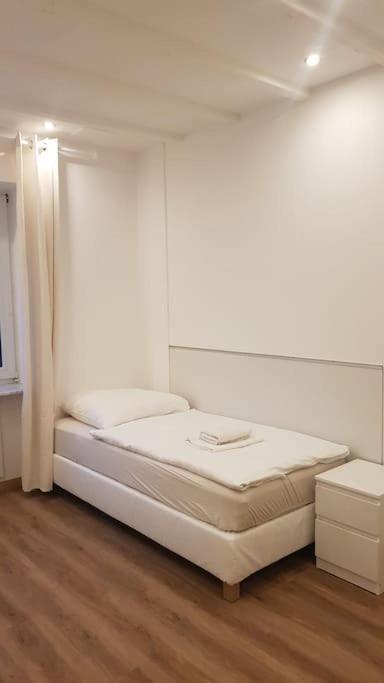 Frisch Renovierte 2-Zimmer-Wohnung Moenchengladbach Exterior foto